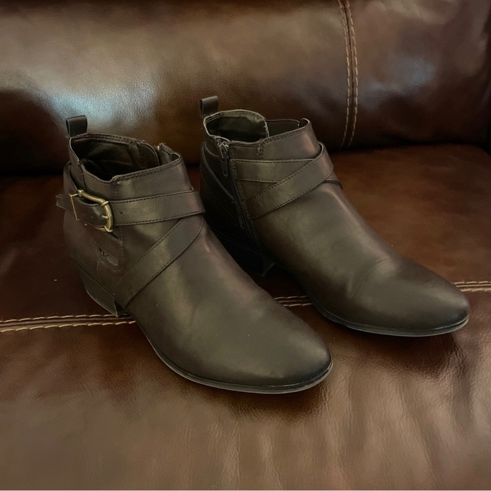 Style & Co Brown Booties 8M 2 in heel
